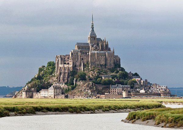 Mont Saint Michel, By Diliff - Own work, Public Domain, https://commons.wikimedia.org/w/index.php?curid=15845315